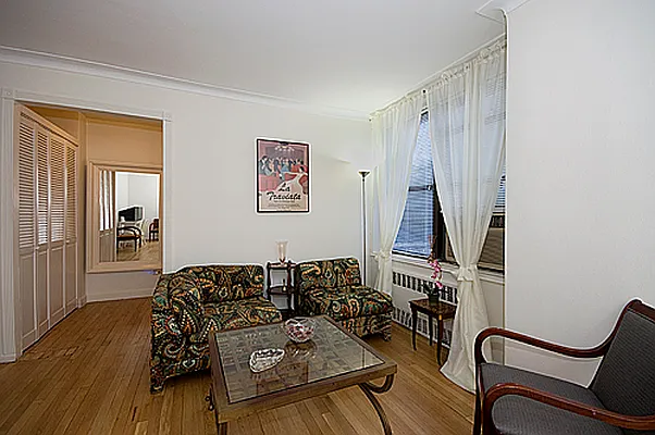 Rented by M.Woods & Associates | media 1