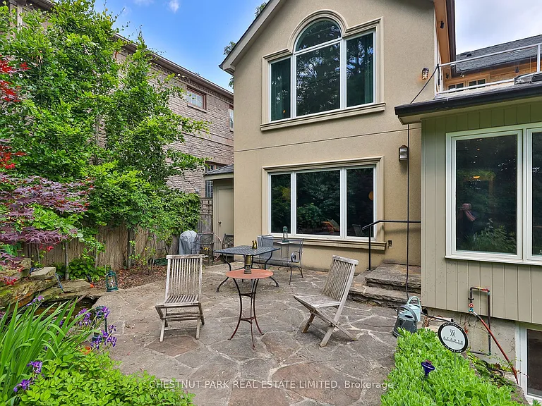 21 Douglas Cres — Photo 39