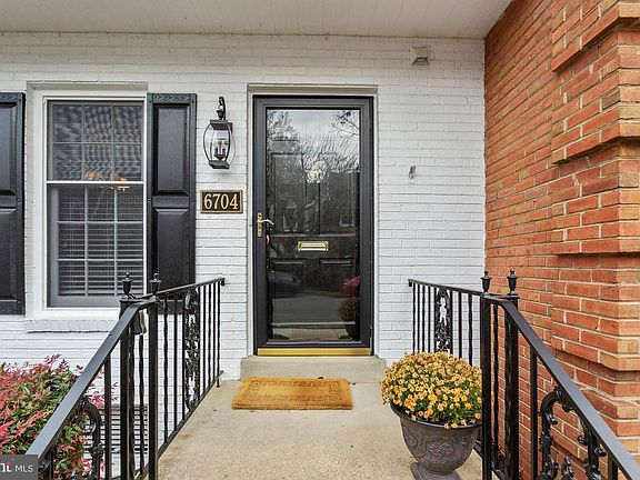 4th image of 6704-6704 Melrose Dr