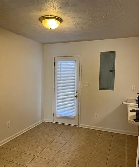 717 Ellison Ct — Photo 3
