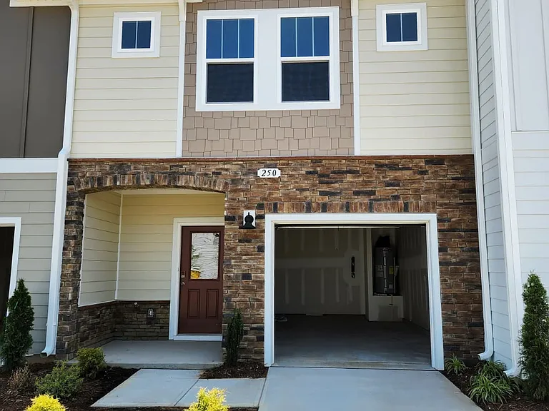 250 Brook Farm Ln — Photo 1