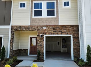 250 Brook Farm Ln, Fuquay Varina, NC 27526