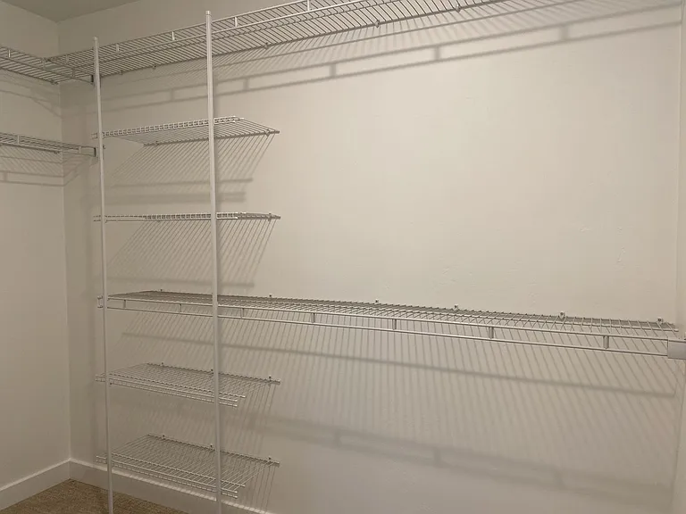 Two-story Single Family Home on Riverside. — Photo 30