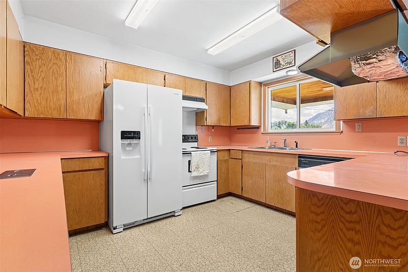 4th image of 44 Grange Road