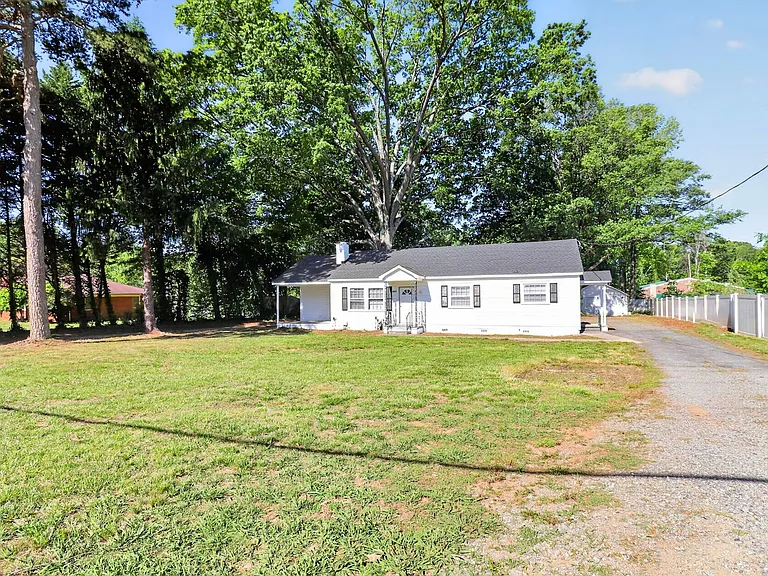 4812 Harris Rd — Photo 2