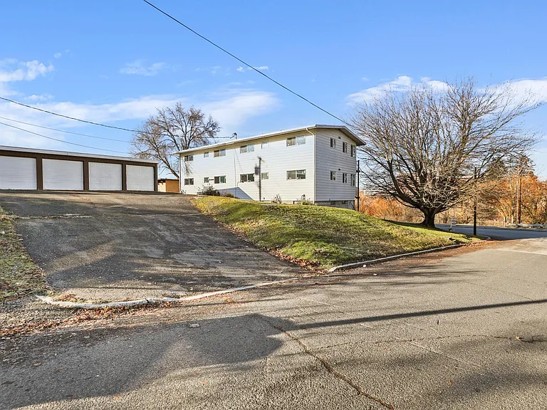 1722 E South Riverton Ave #A — Photo 2