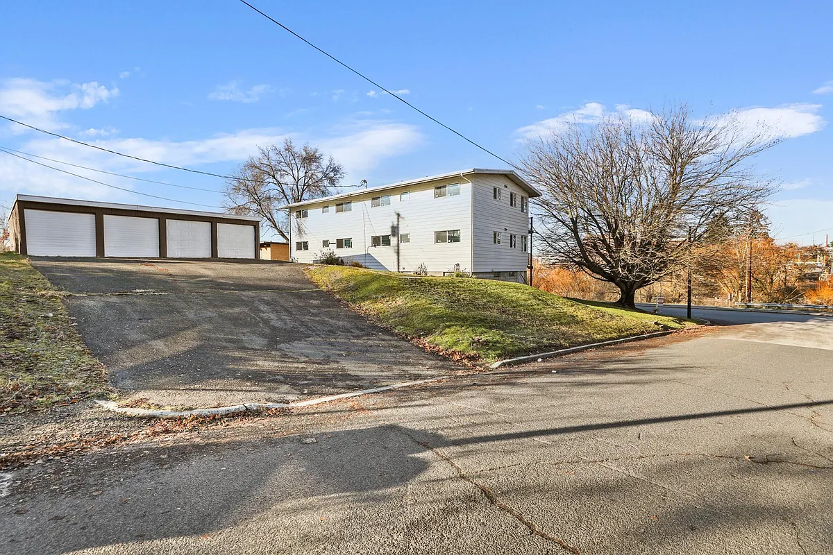 Building Photo - 1722 E South Riverton Ave #A