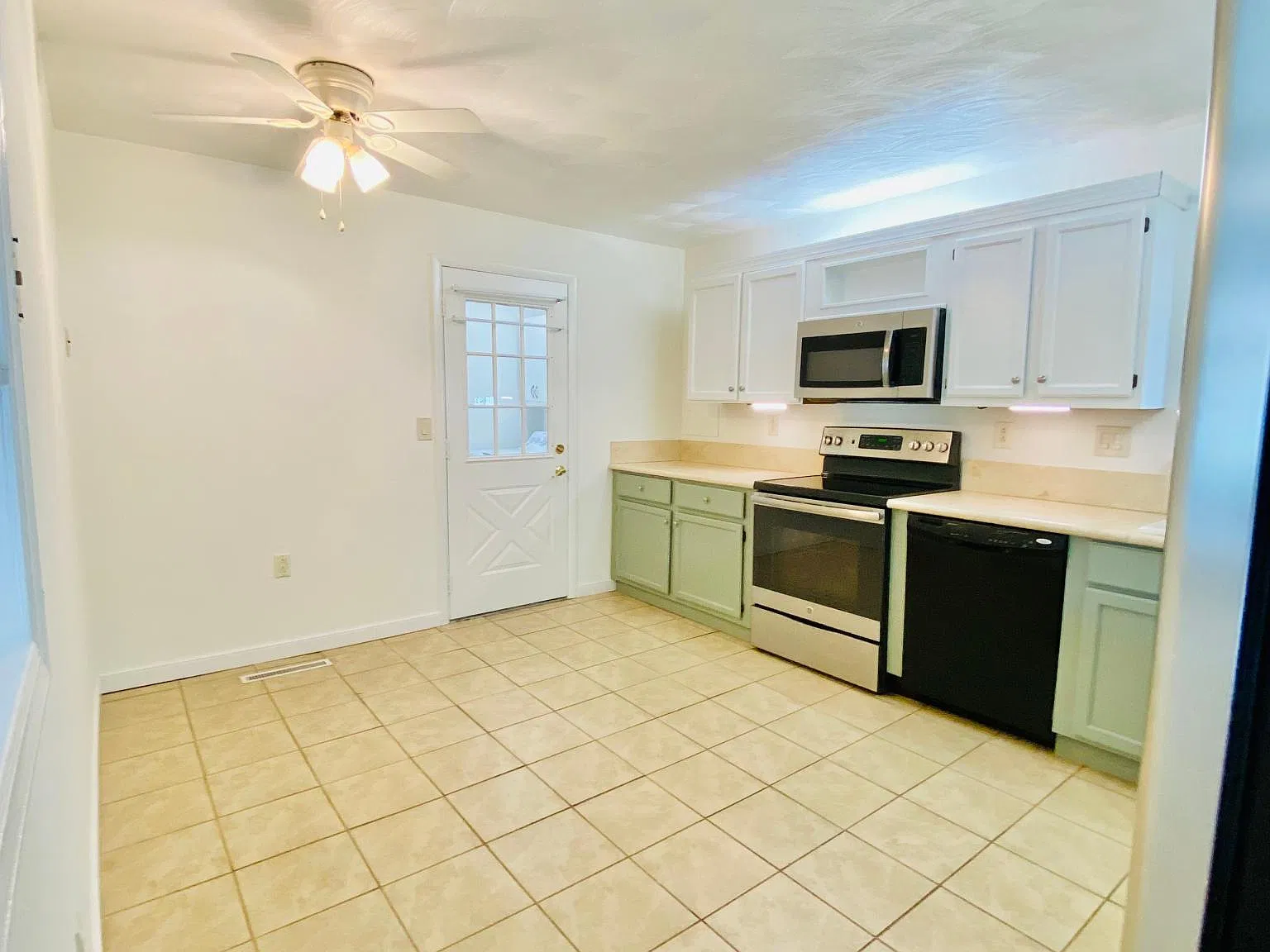 2031 Kingston Ave — Photo 4