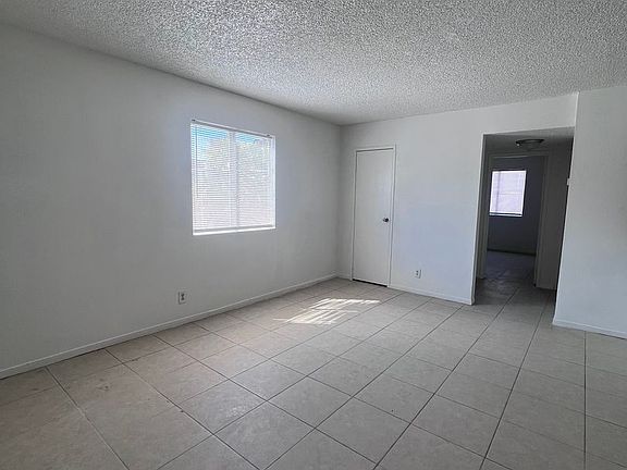 3rd image of 803 Palo Verde Dr APT A