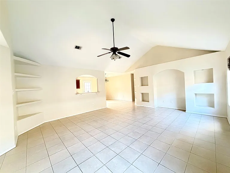 18723 Driftwood Springs Dr — Photo 2