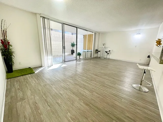 Occidental Towers Apartments — Photo 154