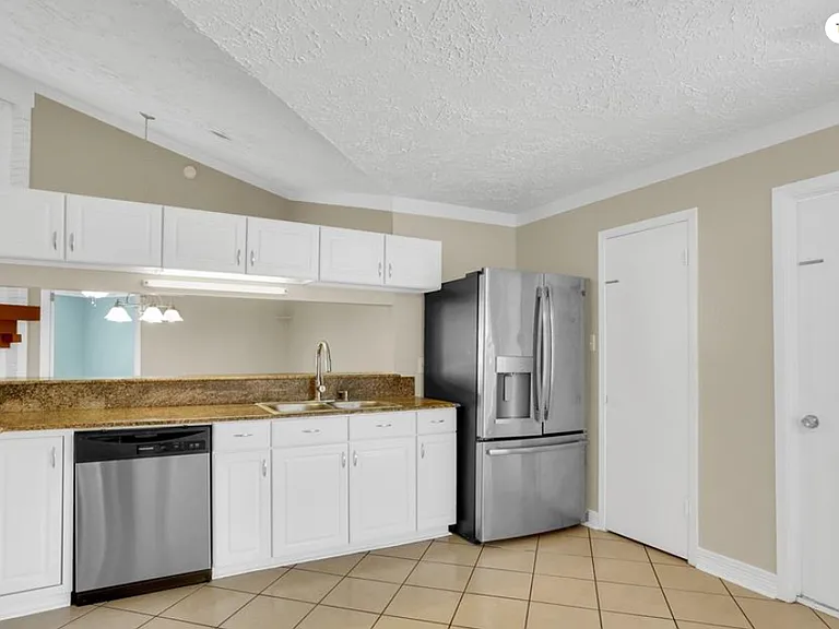 15815 Thistledew Dr — Photo 3