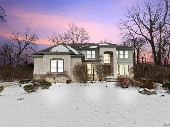 27861 Weymouth Dr, Farmington Hills, MI 48334