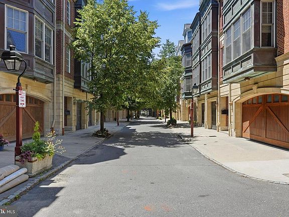3rd image of 212 Gaskill St