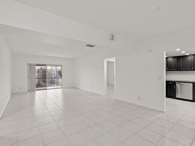 626 NW 13th St #310 — Photo 4