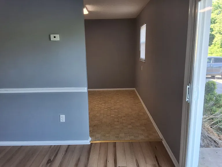 1190 Lois Ln — Photo 4