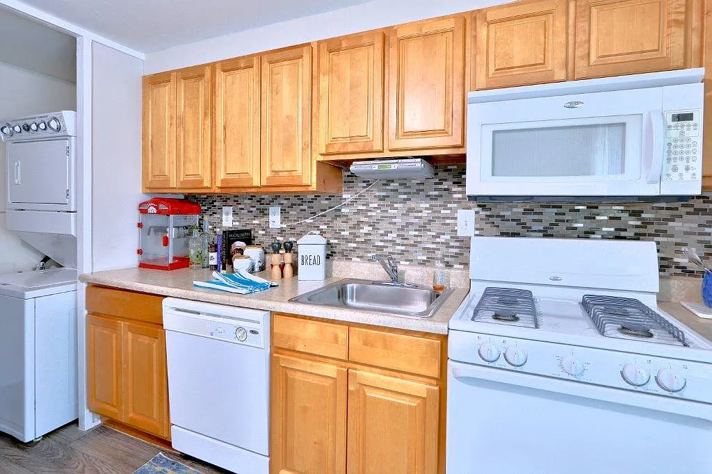 Gwynnbrook Townhomes — Photo 2