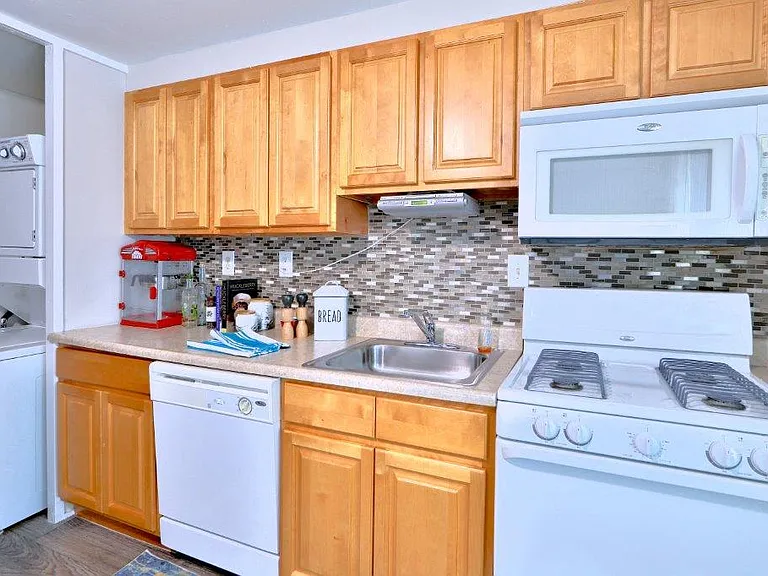 Gwynnbrook Townhomes — Photo 2