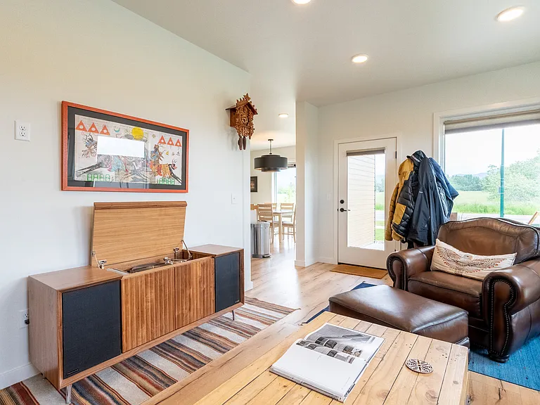 2889 W Graf St — Photo 28