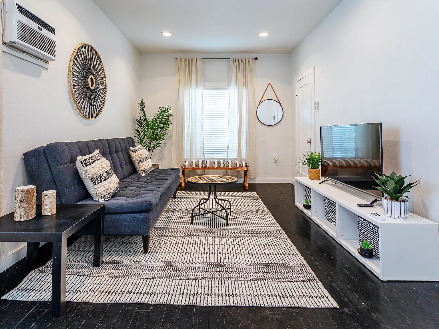 1 bed, 650 sqft, $3,300 — Photo 1