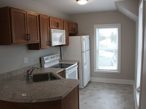 2nd image of 135 Ames St