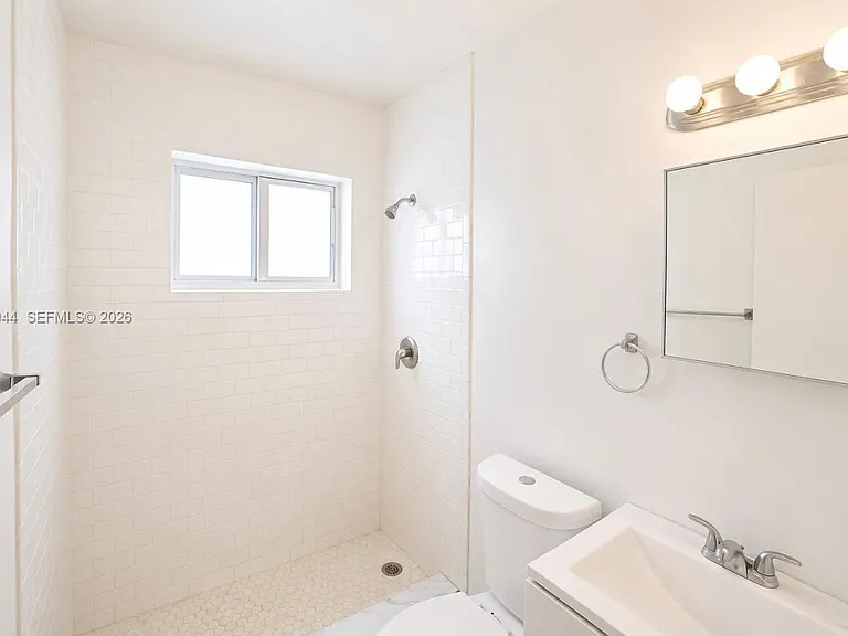 7721 Dickens Ave #7 — Photo 7