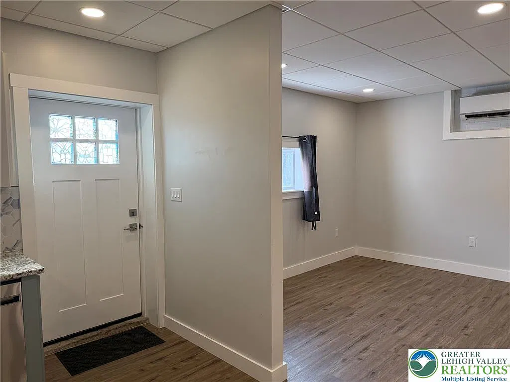 Studio, 600 sqft, $1,350 — Photo 3