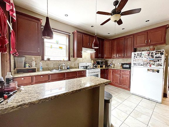 2nd image of 2449 N Avers Ave Unit 3