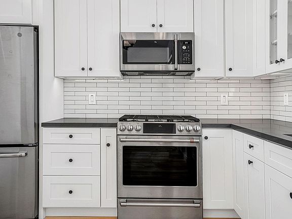 5th image of 3554 Ashwood Ave