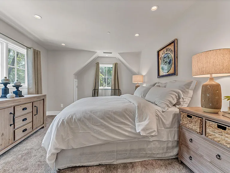 275 E Napa St — Photo 14