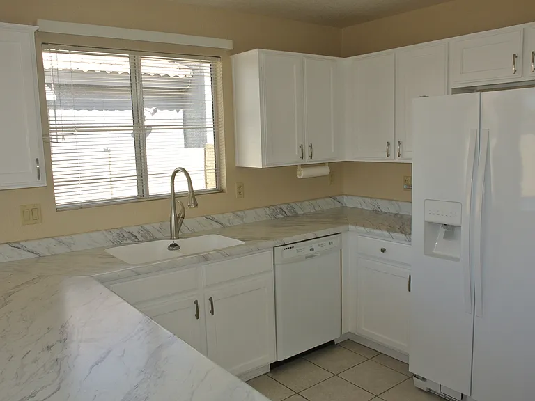 10622 W Mohawk Ln — Photo 6