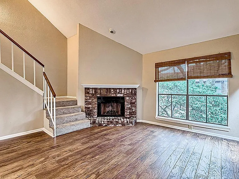 3130 Walnut Bend Ln #402 — Photo 4