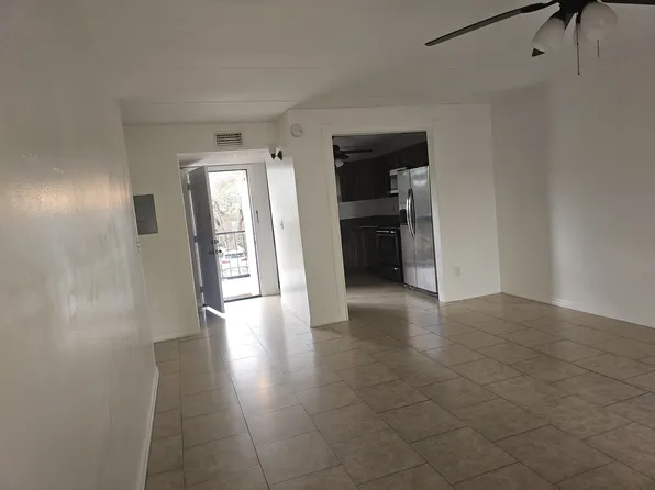 2822 Somerset Park Dr APT 201, Tampa, FL 33613