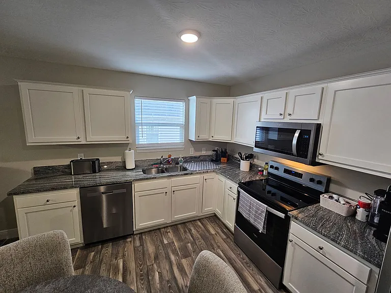 2224 Morris Ave — Photo 16