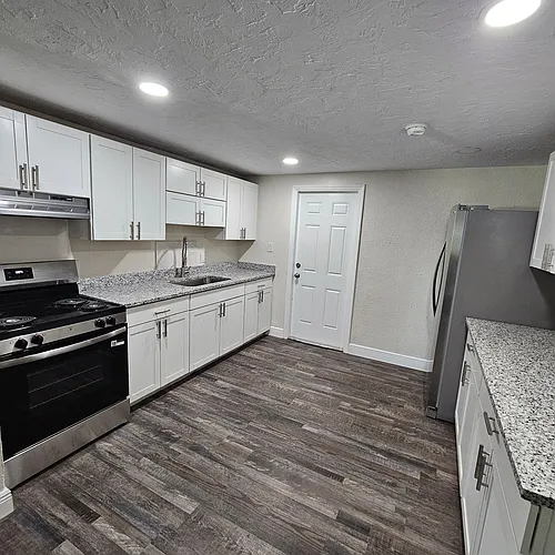 204 7th Ave W #B Photo 1