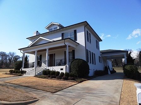 2nd image of 304 Lighthorse Ln
