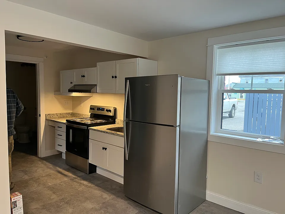 196 Penobscot Ave #5
