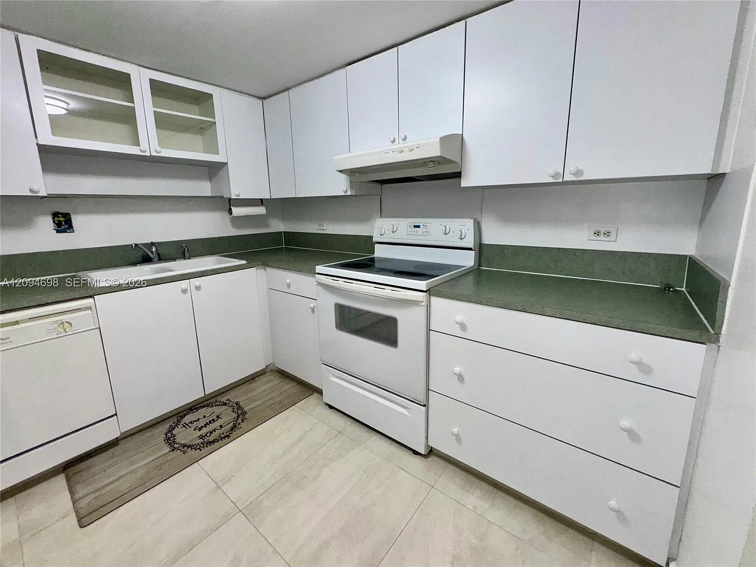 Summit Condo — Photo 4