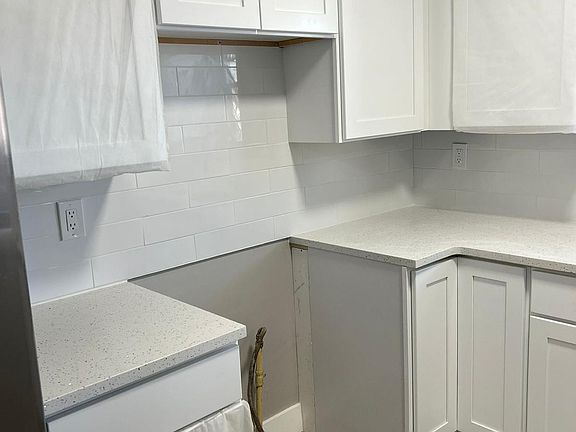 4th image of 133 Rockwell Ave #1