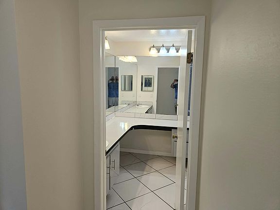 3rd image of 8169 English Elm Cir