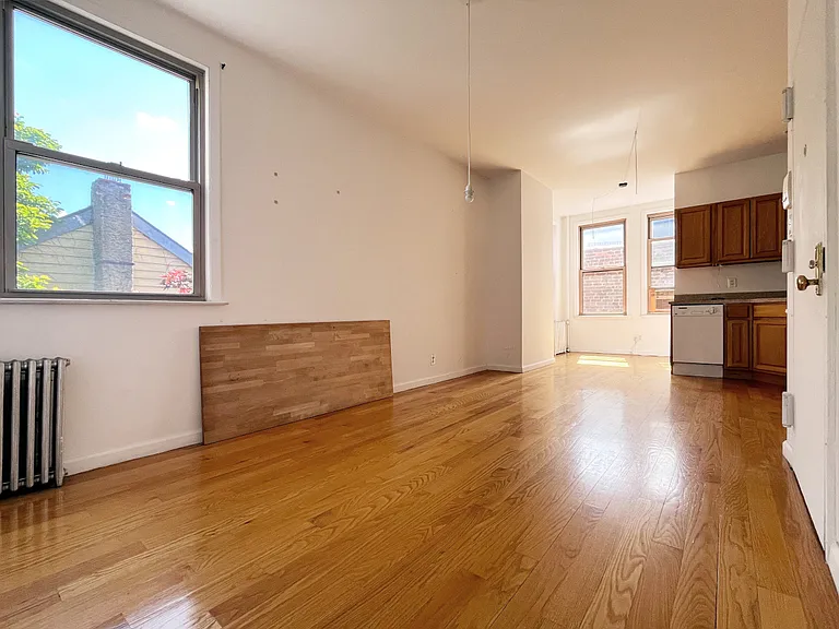 44 Richardson St #2B — Photo 1