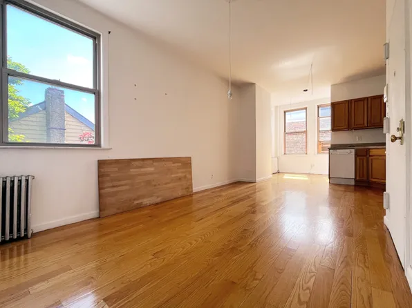 44 Richardson Street image 1 of 7