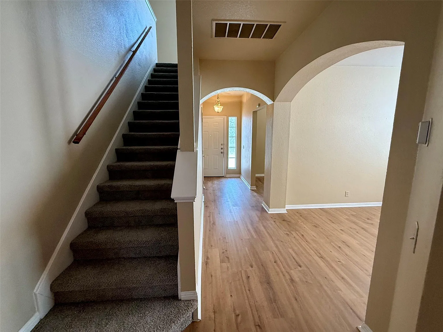 4 bed, 2.5 bath, 2350 sqft, $2,195 — Photo 3