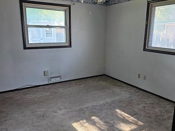 3rd image of 1515 N Webster Ave