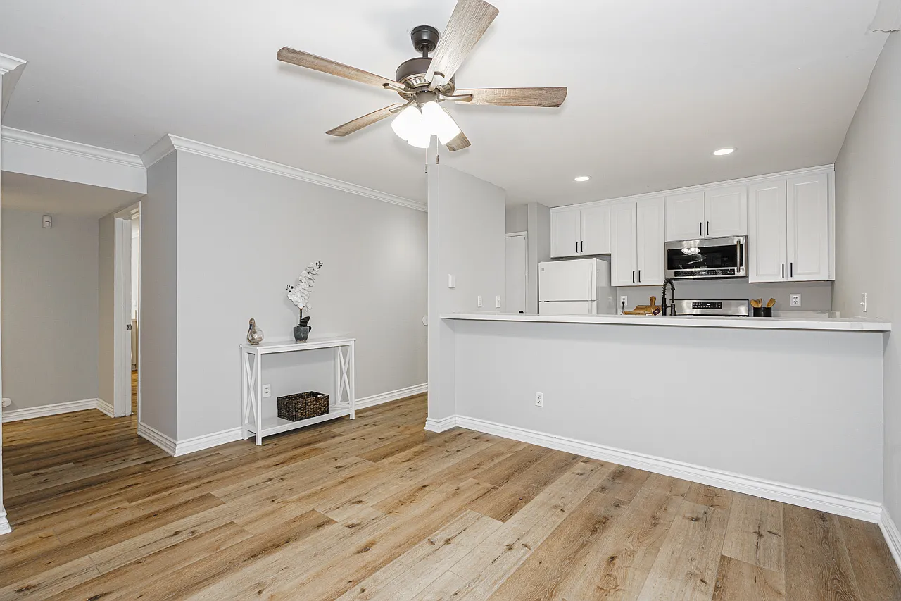 1625 Hotel Cir S — Photo 4