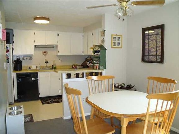 4th image of 14 Hanningfield Cir