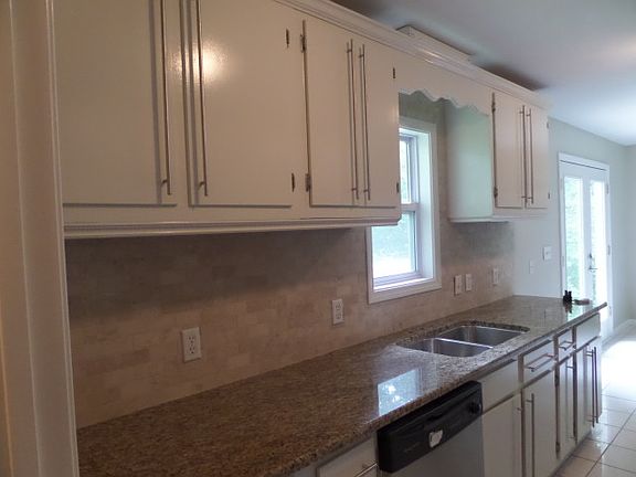 5th image of 371 Goldenbrook Dr