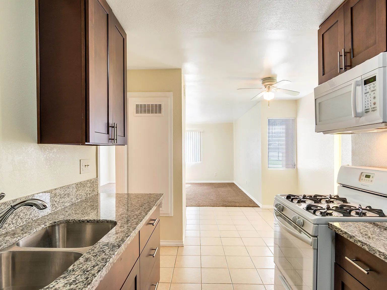 2 bed, 957 sqft, $1,795 — Photo 4