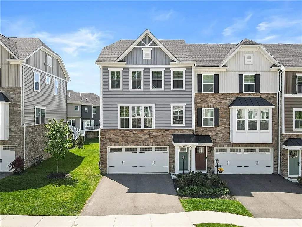 210 Olivia Way photo 1