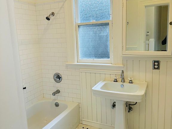 5th image of 622 Greenwich St